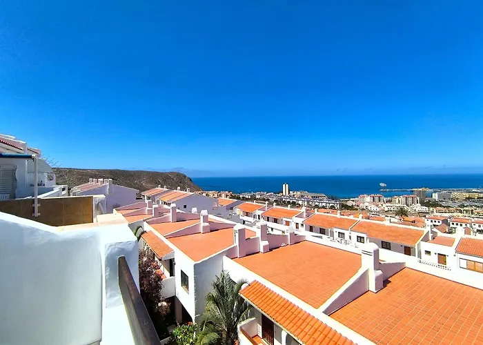Cristianos - Breathtaking View, Ac, Heated Pool, Fibre Net アパート ロスクリスティアーノス